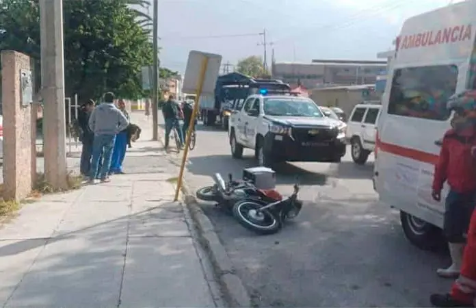 Conductora arrolla a un motociclista
