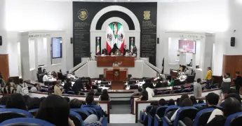 Aprueban al Ejecutivo ajustar libremente el presupuesto estatal