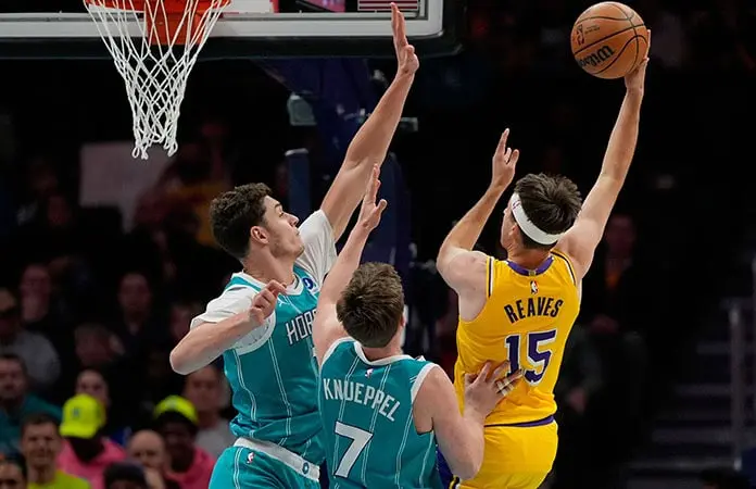 Continúan Lakers con buena racha
