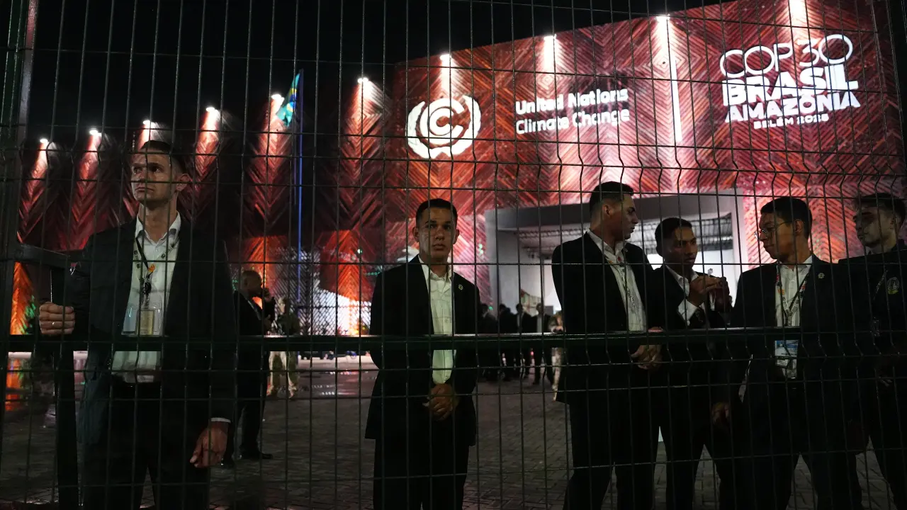 Activistas se enfrentan con seguridad en cumbre climática de Belém