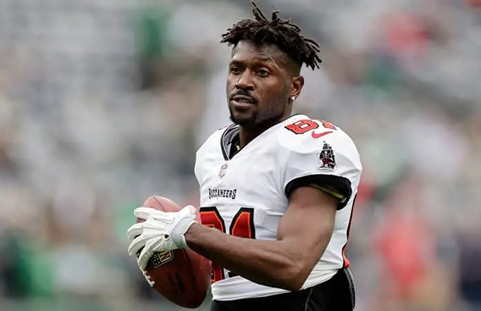 Antonio Brown se declara no culpable