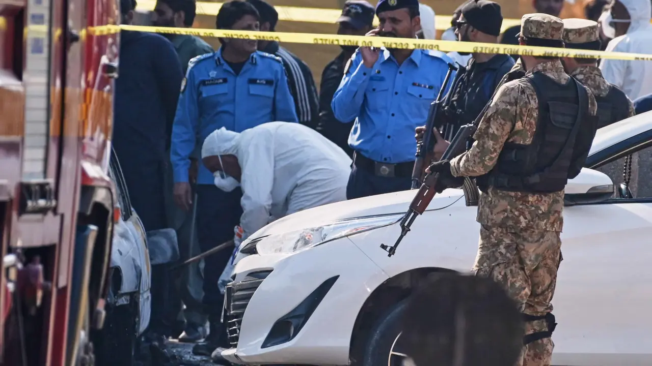 Atentado suicida en Islamabad mata a 12 personas