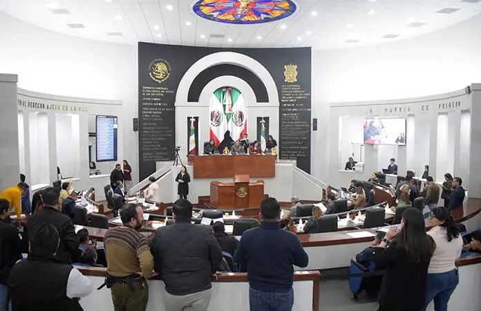 Congreso da manga ancha al Ejecutivo