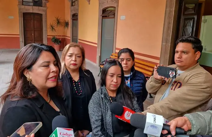 Descalifican queja de maestras de Derecho