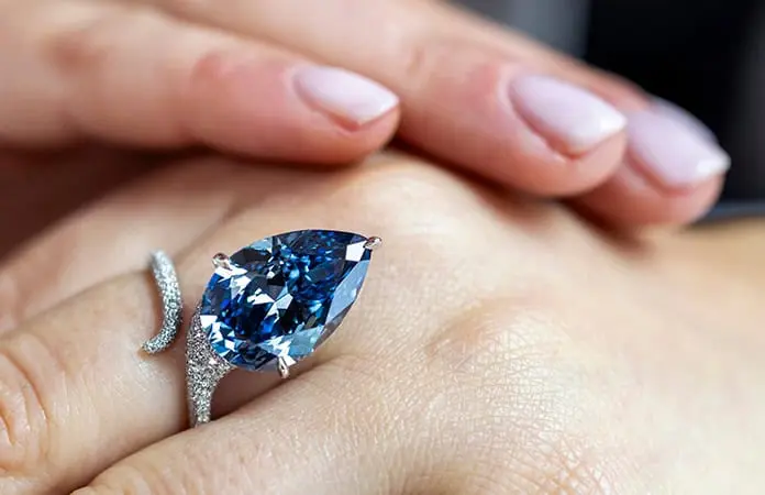 Diamante “Mellon Blue” subastado en $25,6 mdd