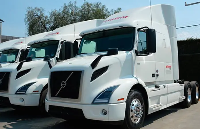 Exportación y producción de camiones caen 59%