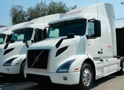 Exportación y producción de camiones caen 59%