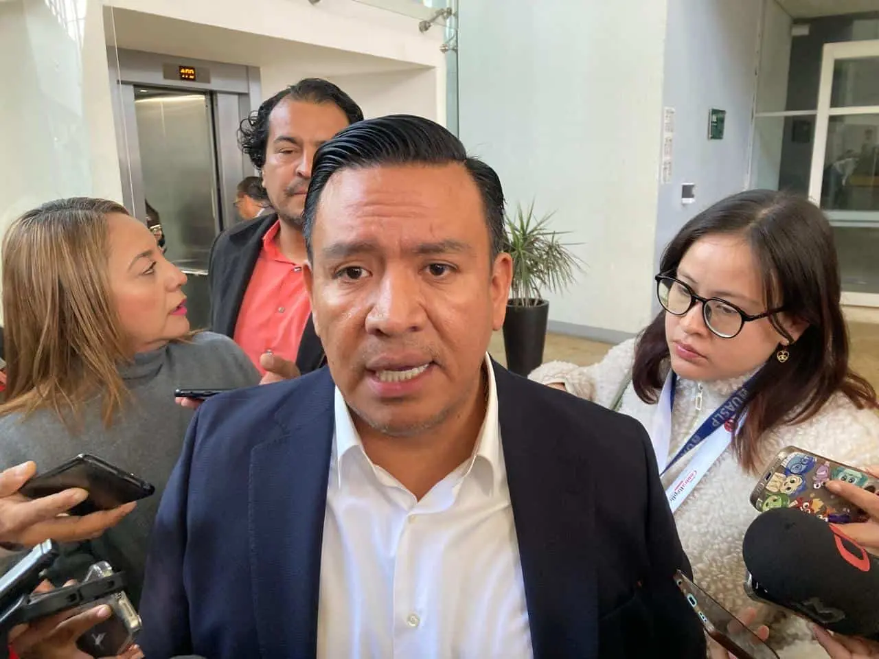 Gobierno justifica desalojo de manifestantes: "era necesario usar la fuerza pública"