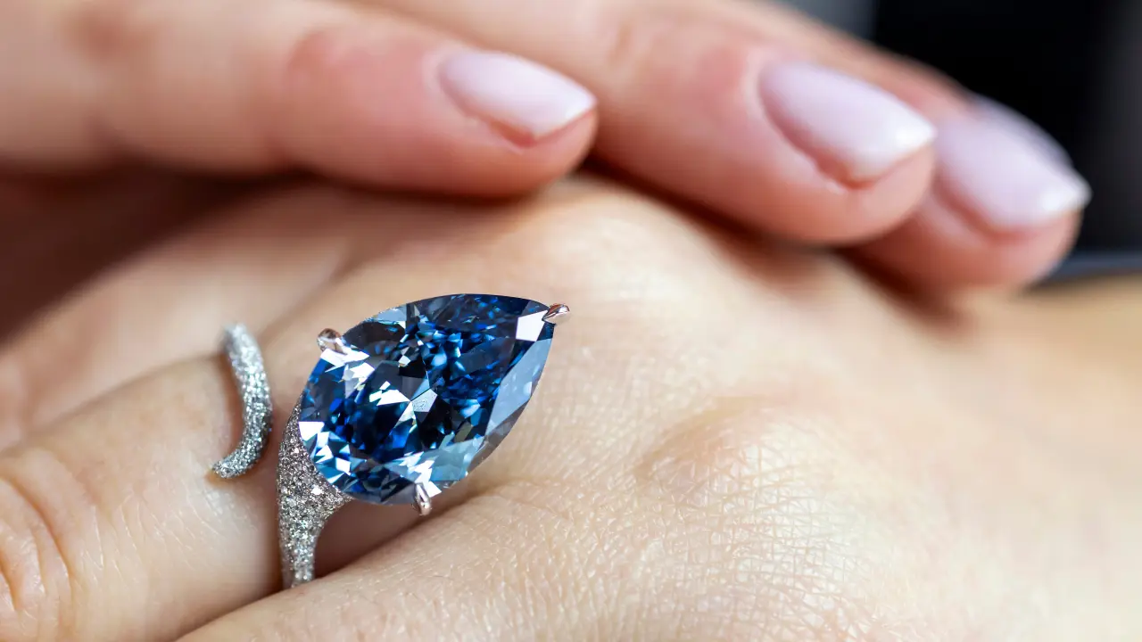Histórica subasta del diamante azul Mellon Blue en Suiza