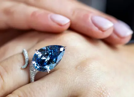 Histórica subasta del diamante azul Mellon Blue en Suiza