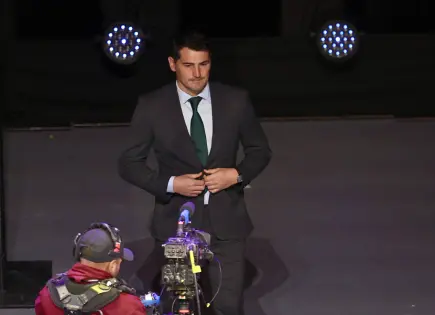 Iker Casillas y Dunga ingresan al Salón de la Fama del fútbol mundial Iker Casillas y Dunga ingresan al Salón de la Fama del fútbol mundial