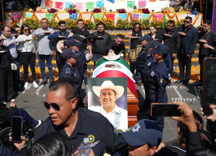 Investigación sobre asesinato de alcalde en México se extiende a escoltas del político