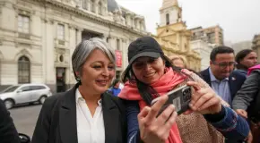 Jeannette Jara, la candidata comunista que desafía las elecciones presidenciales de Chile