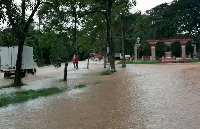 Lluvias intensas en Tabasco provocan desbordamiento del río Sierra