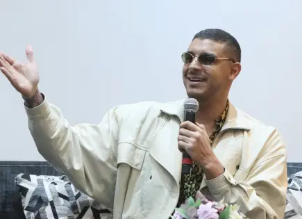 Manuel Medrano celebra una década de música con gira por México