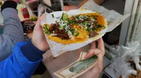 Redadas migratorias en Chicago generan apoyo a vendedores ambulantes