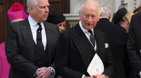 Rey Carlos III retira título a Andrés Mountbatten-Windsor por vínculo con Epstein