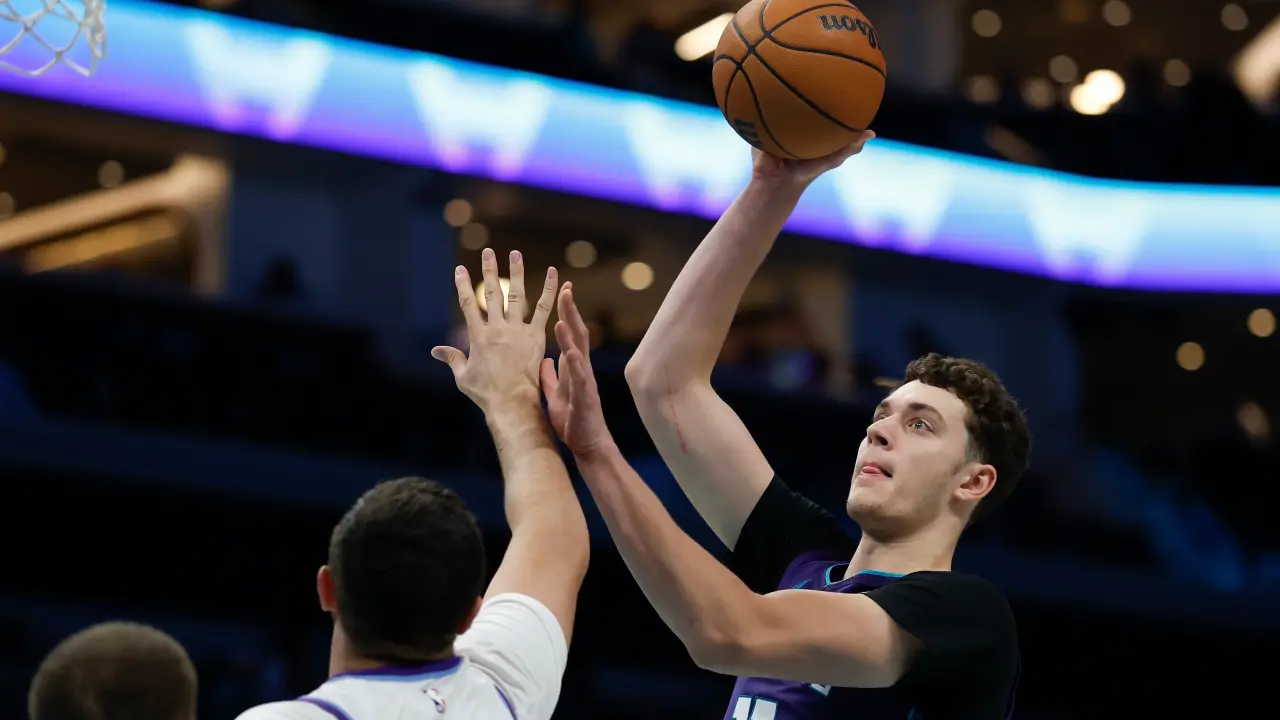 Ryan Kalkbrenner marca historia en la NBA con su precisión encestadora