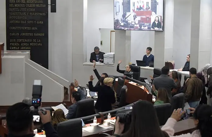 Crónica | Un voto de fe: discursos de justicia, decreto sin sustento