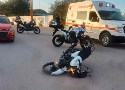 Auto arrolla a motociclista Auto arrolla a motociclista