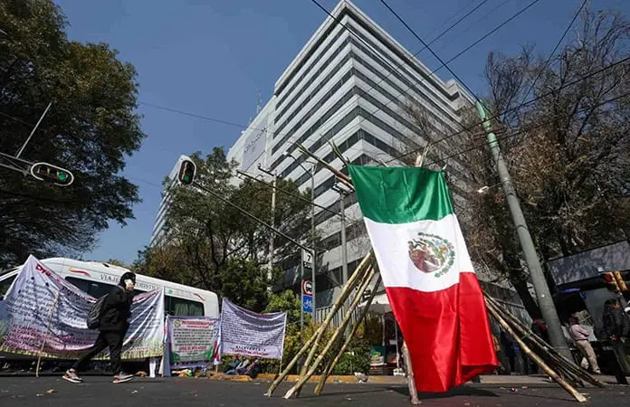 Cañeros levantan plantón 