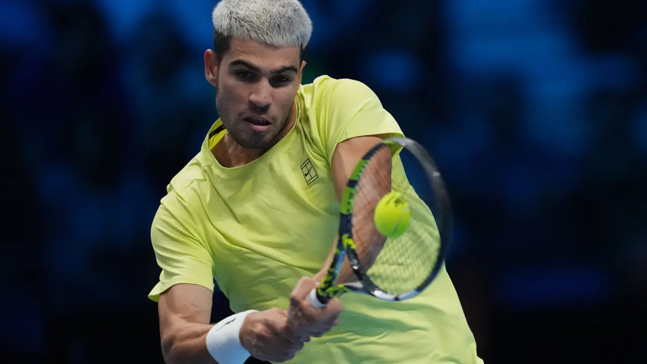 Carlos Alcaraz se corona como número uno del tenis masculino al vencer a Musetti