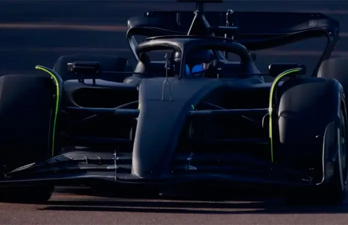 Checo Pérez corre por primera vez con Cadillac en un test en Imola