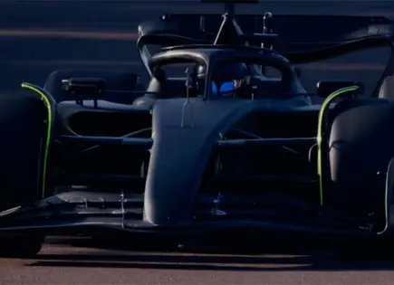 Checo Pérez corre por primera vez con Cadillac en un test en Imola