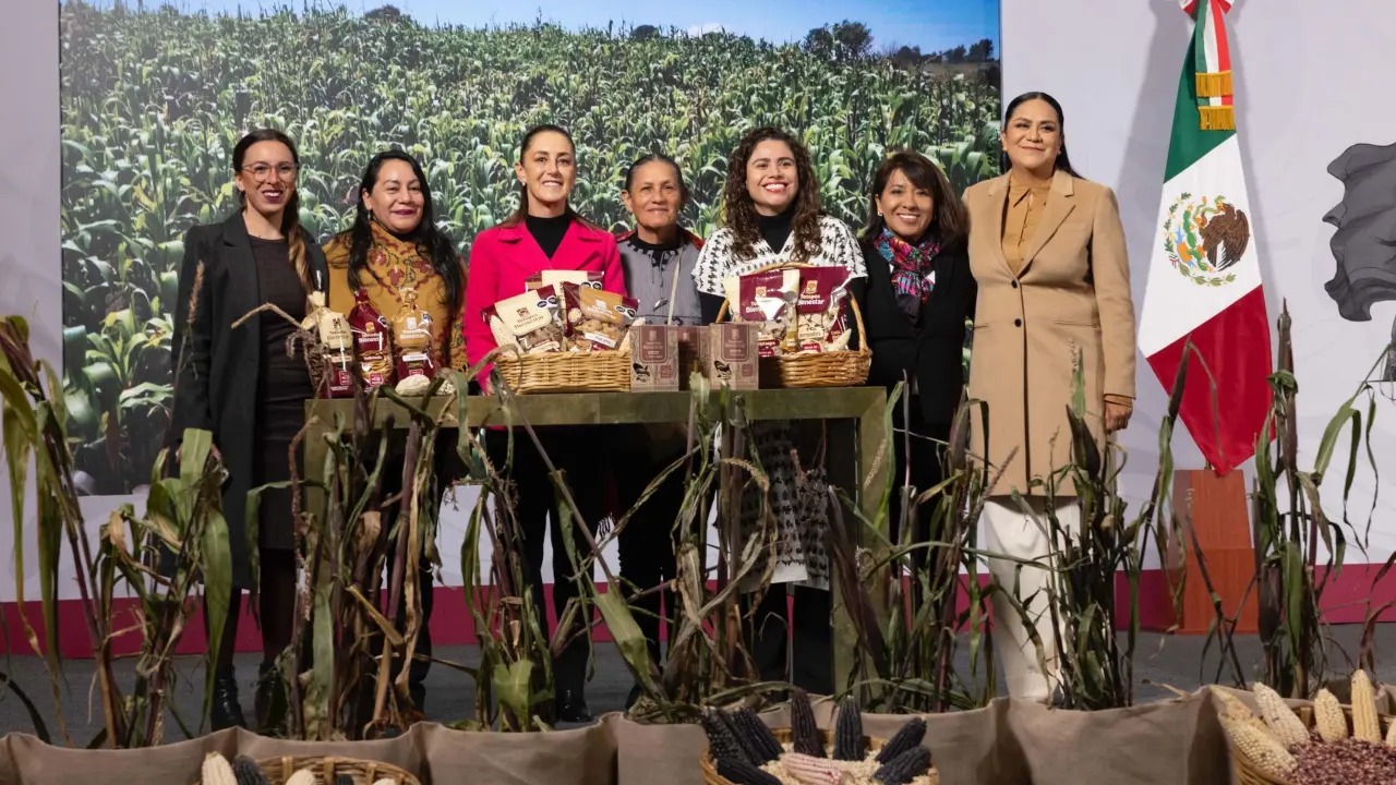 Claudia Sheinbaum presenta tortillas, tostadas y totopos del Bienestar