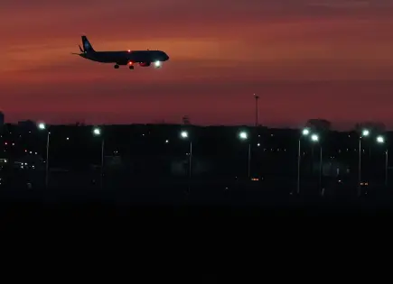 Controladores de tráfico aéreo evitan aumento de recortes de vuelos en Estados Unidos