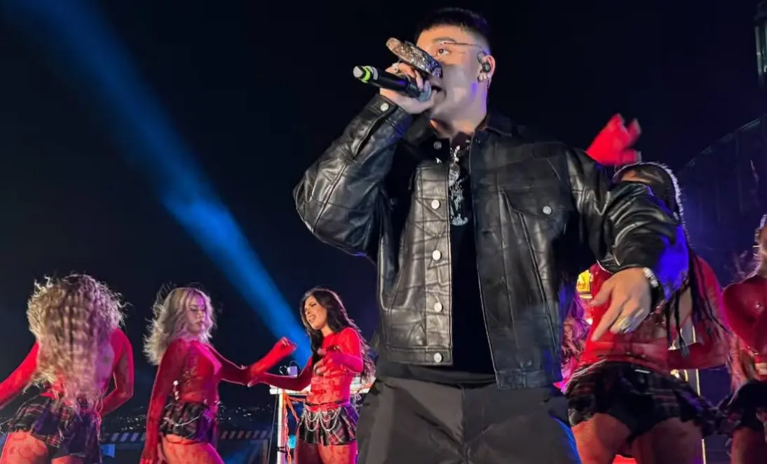 El Malilla prende el helipuerto del WTC con un show íntimo y lleno de regalos para sus fans