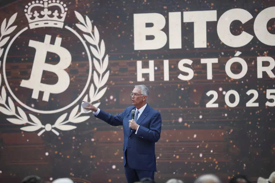 Empresario mexicano Ricardo Salinas Pliego se reúne con presidente de El Salvador