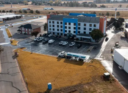 Fuga de amoníaco anhidro en hotel de Oklahoma provoca evacuación masiva