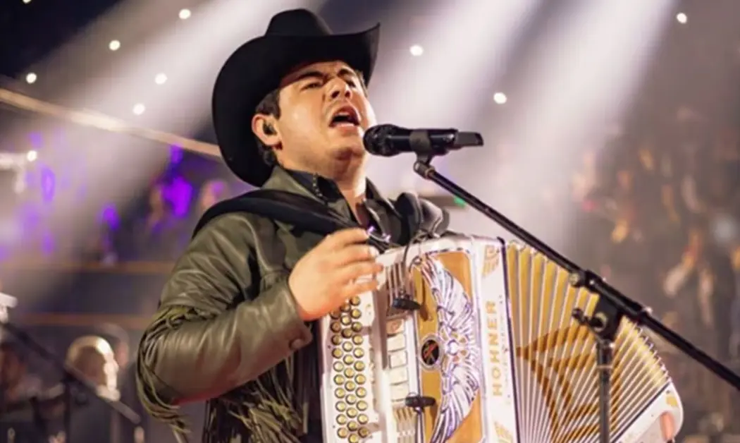 ¿Qué pasa con el cantante Alfredo Olivas?