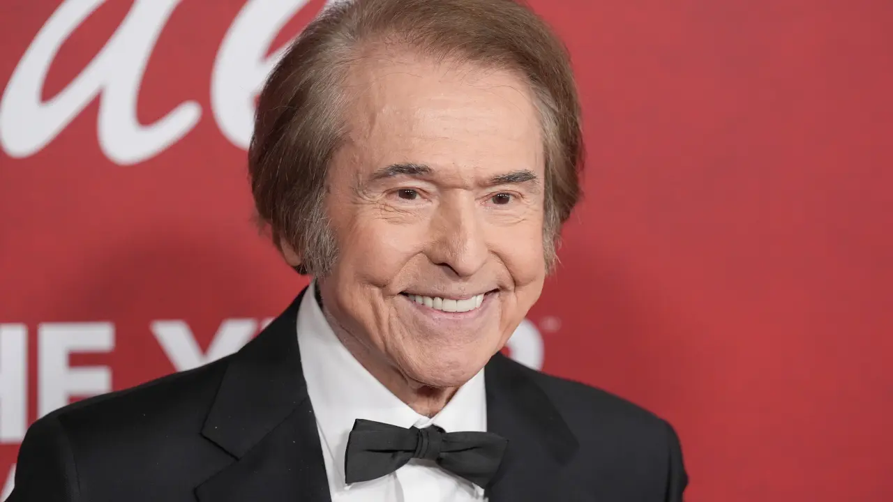 Raphael es Honrado como Persona del Año en Latin Grammy 2025