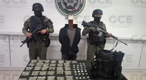 Tras persecución aseguran vehículos robados y droga