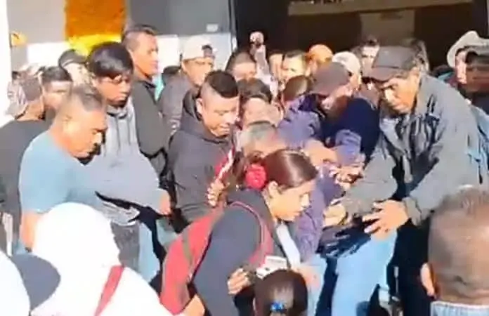 Amenaza funcionario con levantón a ciudadano