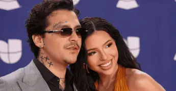 &Aacute;ngela Aguilar y Christian Nodal: Su hogar en Texas decorado para Navidad