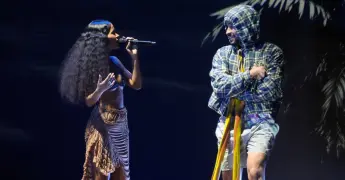 Bad Bunny desata quejas por La Casita en conciertos