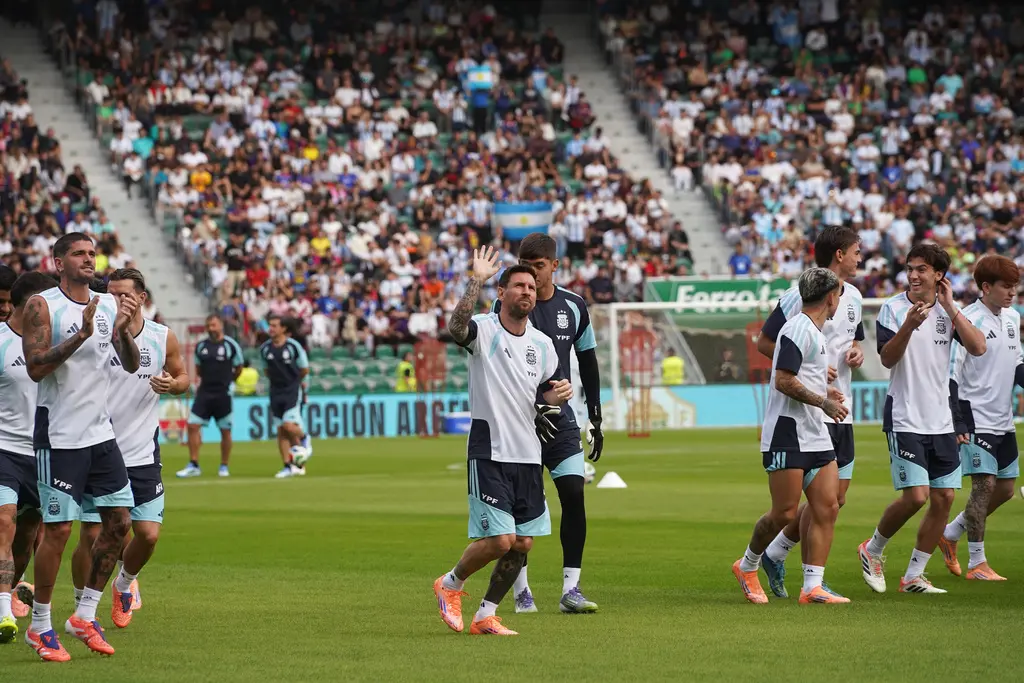 Argentina derrota a Angola con gol y asistencia de Messi
