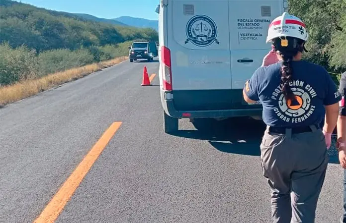Auto atropella y mata a peatón