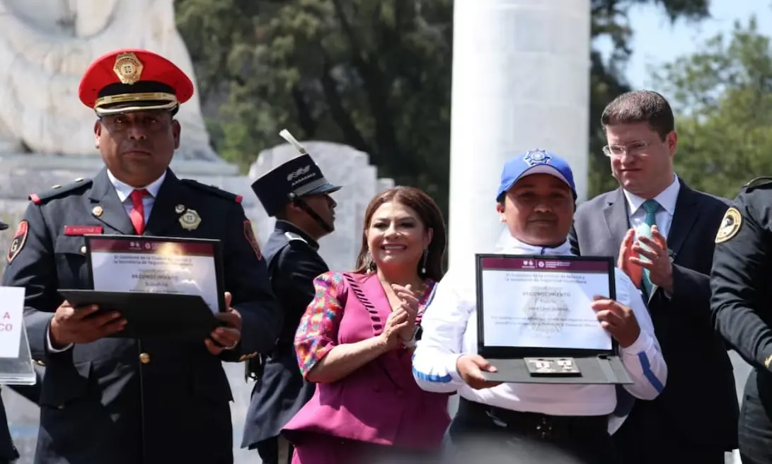 Brugada honra a "guerreros" que atendieron explosión en Puente de la Concordia e inundaciones