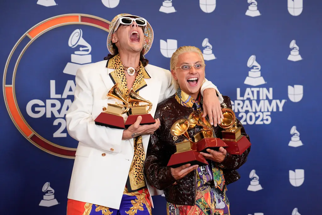 CA7RIEL & Paco Amoroso conquistan la Premiere del Latin Grammy con cinco premios