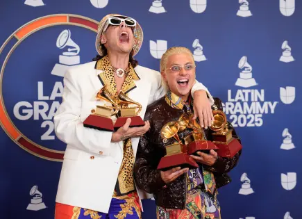 CA7RIEL & Paco Amoroso conquistan la Premiere del Latin Grammy con cinco premios