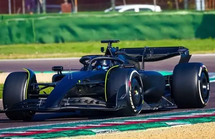 “Checo” Pérez vuelve a la pista