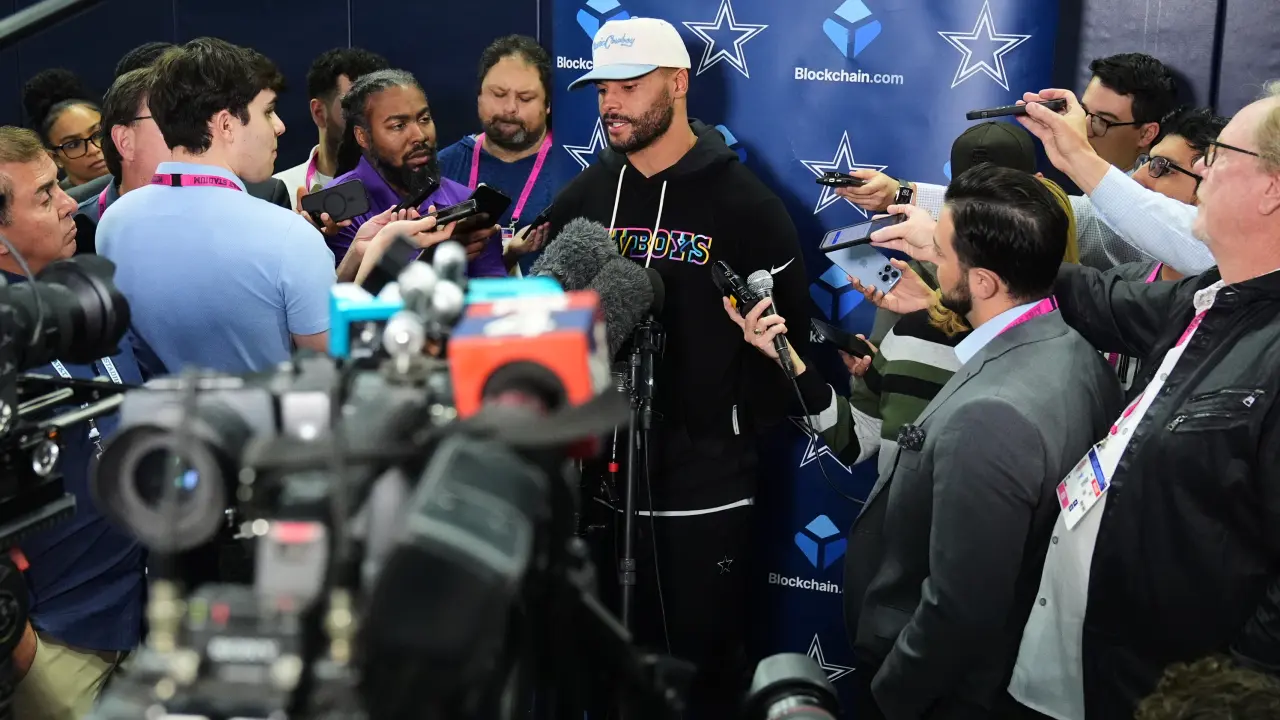 Dak Prescott y Cowboys regresan a la práctica tras trágica muerte de jugador