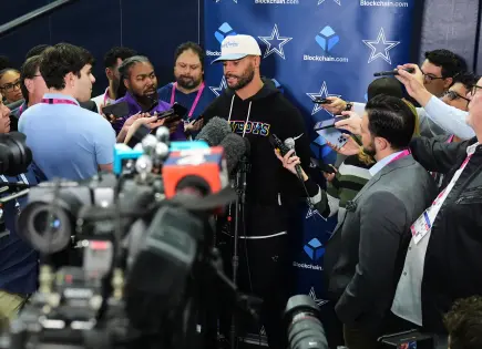 Dak Prescott y Cowboys regresan a la práctica tras trágica muerte de jugador Dak Prescott y Cowboys regresan a la práctica tras trágica muerte de jugador