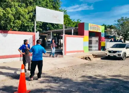 Evacúan jardín de niños tras explosión de transformador en Hermosillo Evacúan jardín de niños tras explosión de transformador en Hermosillo
