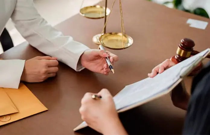 Finsus aplaude eliminación de letras chiquitas en contratos financieros