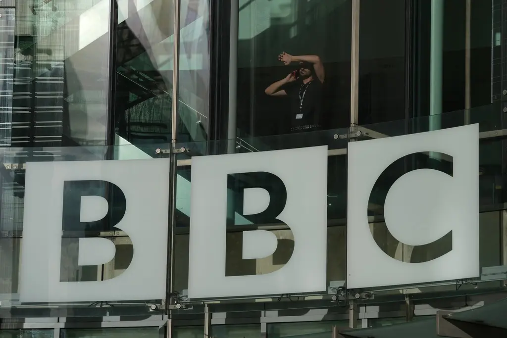Futuro incierto para la BBC: Revisión gubernamental en puerta